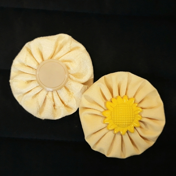 Vintage Handmade Floral Button and Fabric Brooch Pin - Blue / Yellow Bundle of 4 - Picture 4 of 6